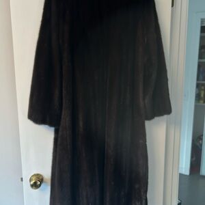 Elegant Black Women's Coat mink